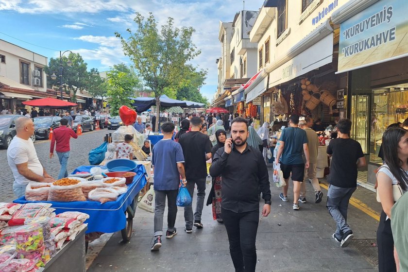 Diyarbakır’da bayram alışverişi sohbeti: Her bayram bir öncekini aratıyor artık