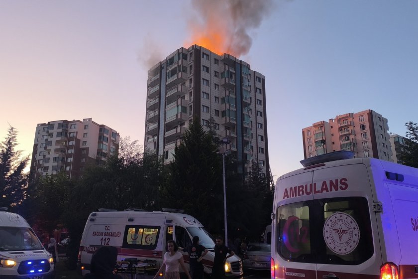 Diyarbakır'da 4 kişinin hayatını kaybettiği yangınla ilgili 4 kişi gözaltına alındı