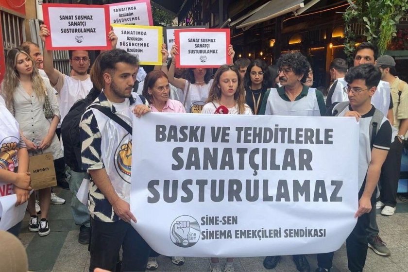 Sine-Sen'den Ecre Begüm Bayrak'a destek: “Sanat susmaz, sanatçı susturulamaz”