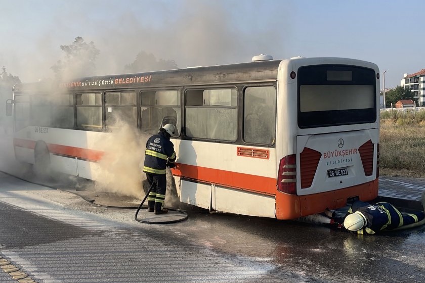 Eskişehir'de belediye otobüsünde çıkan yangında bir yolcu yaralandı