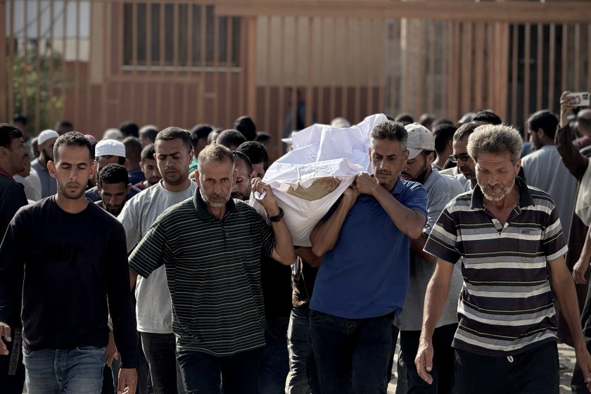 İsrail, Gazze'de insani yardım bekleyen sivilleri hedef aldı: 15 Filistinli hayatını kaybetti