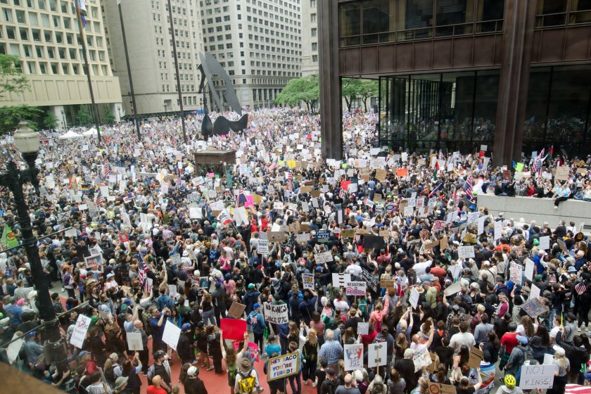 ABD'de milyonlarca kişi "Krallara hayır" diyerek Trump yönetimini protesto etti