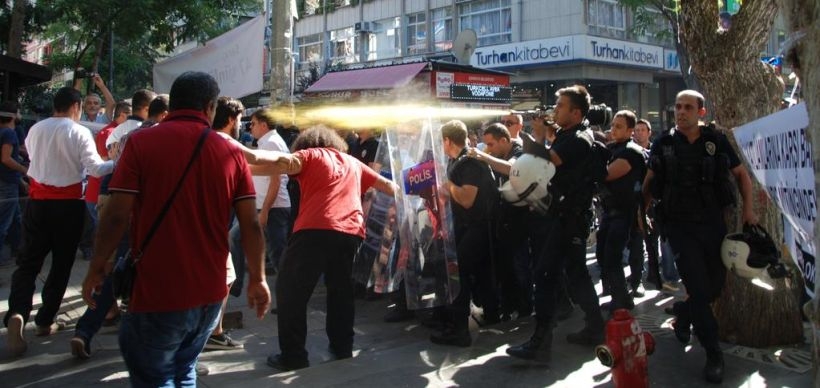 Barış etkinliğine polis saldırdı