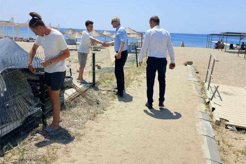 Balıkesir Büyükşehir Belediyesi’nden kıyı işgaline önlem: Özel işletmelerin tel çitleri kaldırılıyor