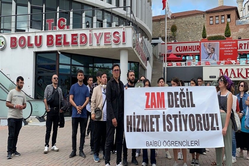 Bolu’da üniversite öğrencilerinden otobüs zammı protestosu