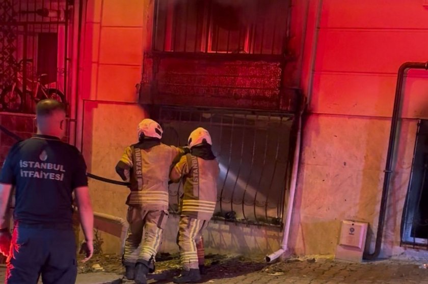 Esenyurt'ta 5 katlı binada yangın: 14 kişi kurtarıldı