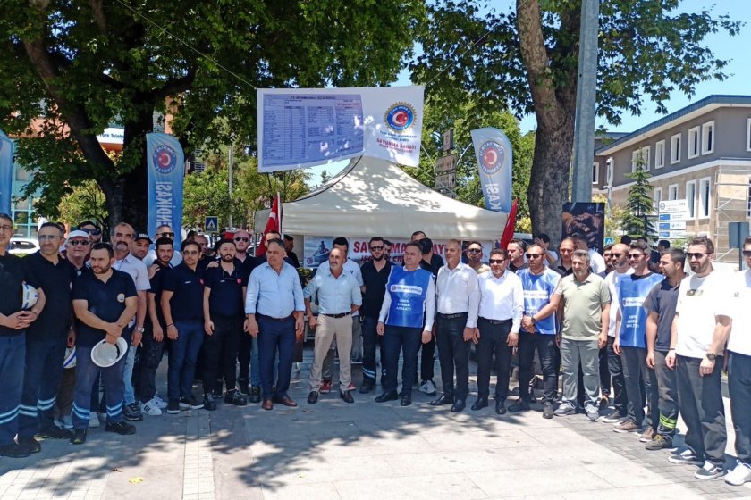 Gölcük'de Askeri Tersane işçileri hükümetin yüzde 16’lık zam teklifine tepki gösterdi