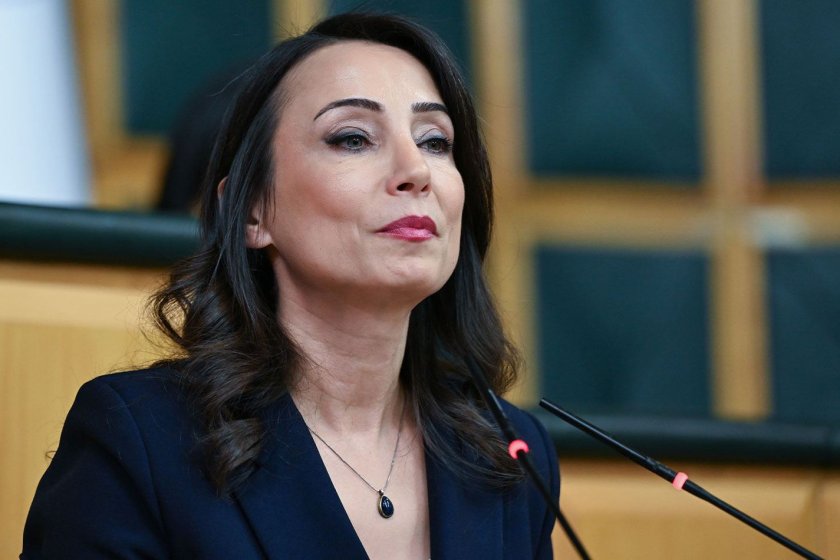 Tülay Hatimoğulları'ndan Hatay'daki yangın için çağrı: Halk, kaderine terk edilmesin