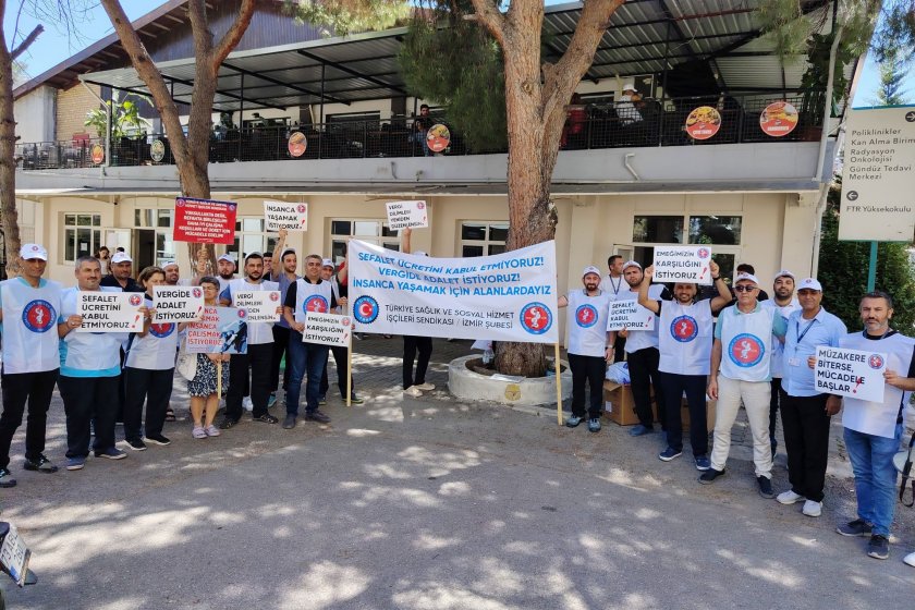 İzmir'de sağlık işçilerinden 'İnsanca yaşamak istiyoruz' talebi