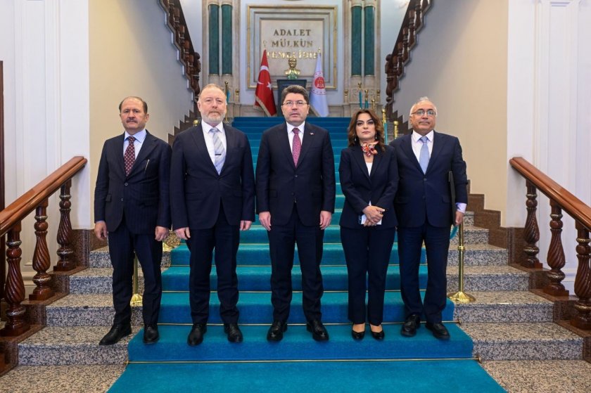 DEM Parti heyeti Adalet Bakanı Yılmaz Tunç ile görüşüyor  
