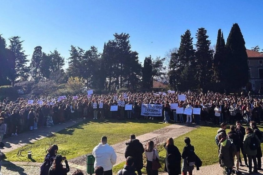 Boğaziçi Üniversitesi'nde "Fen Edebiyat" ve "Yönetim Bilimleri" fakülteleri kapatıldı