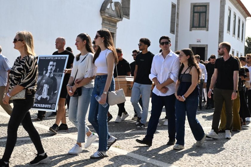 Trafik kazasında hayatını kaybeden Diogo Jota ve kardeşi için Portekiz'de tören düzenlendi