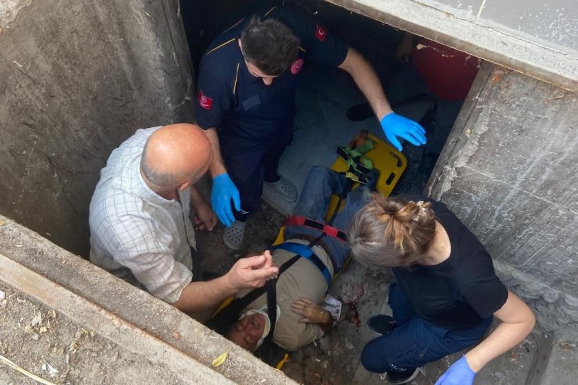 Edirne'de kaldırımdaki metal kapak kırıldı: 2 metreden düşen kişi yaralandı