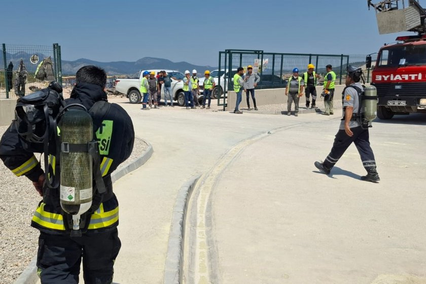 Kütahya'da borik asit fabrikada yangın çıktı: 2 işçi dumandan etkilendi