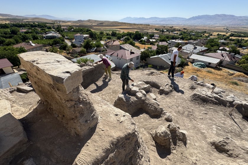 Elazığ'da arkeolojik kazılarda 6 bin yıllık tapınak alanı bulundu