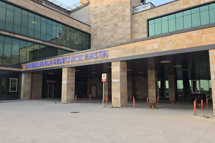 Hatay’da bir kadın evli olduğu erkek tarafından bıçaklandı: Yoğun bakımda hayati tehlikesi sürüyor