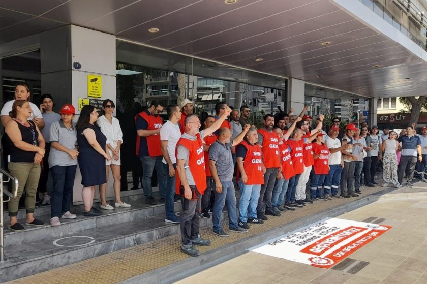 Karşıyaka Belediyesi işçileri:  Beş aydır maaş alamıyoruz, buradan ayrılmayacağız