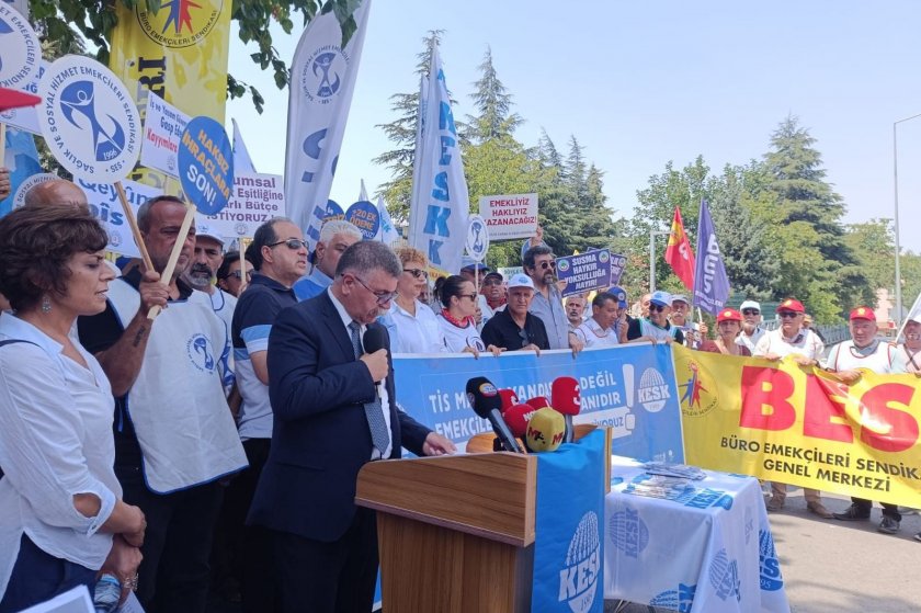 KESK’ten Bakanlık önünde TİS masası:  25 Milyonun geleceği için alanlardayız