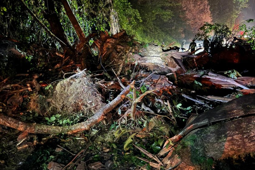 Rize'de heyelan nedeniyle kapanan yol ulaşıma açıldı