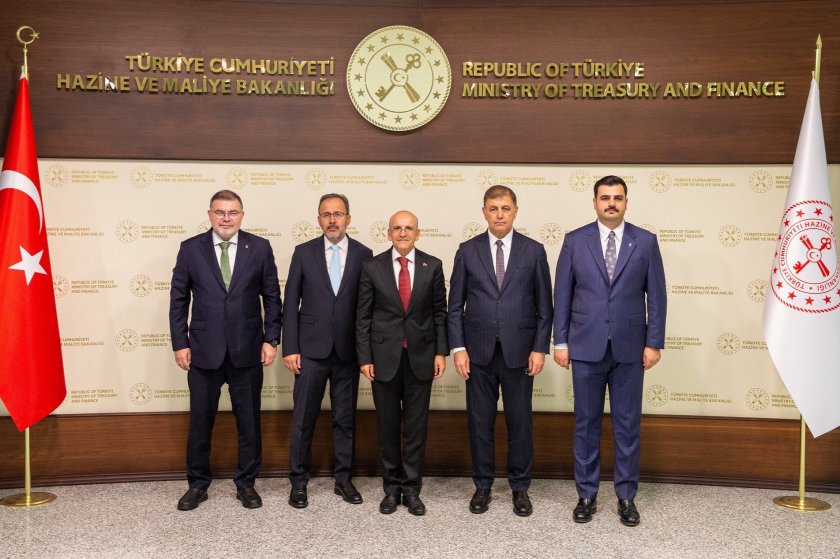 CHP’li Cemil Tugay AKP’li isimlerle birlikte Şimşek’i ziyaret etti