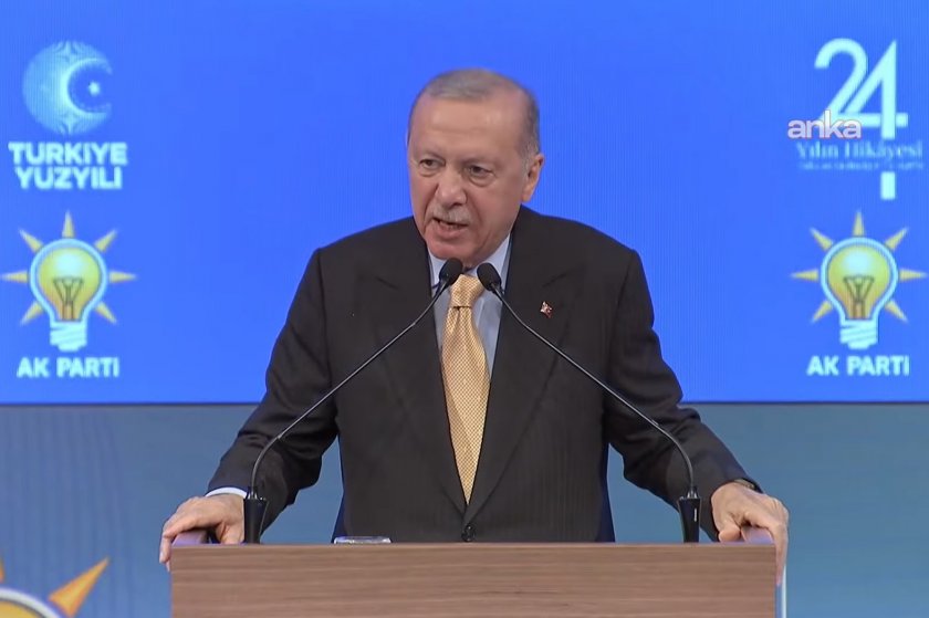 Erdoğan, İBB Başkanı olduğu dönem maaşına ek olarak 7 ayrı şirketten 'huzur hakkı'yla her ay 8 maaş aldı