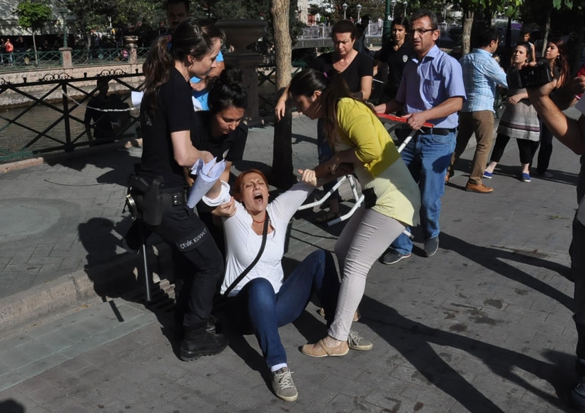 Sürgünü protesto eden Hatice öğretmen 3 günde 3 kez gözaltına alındı