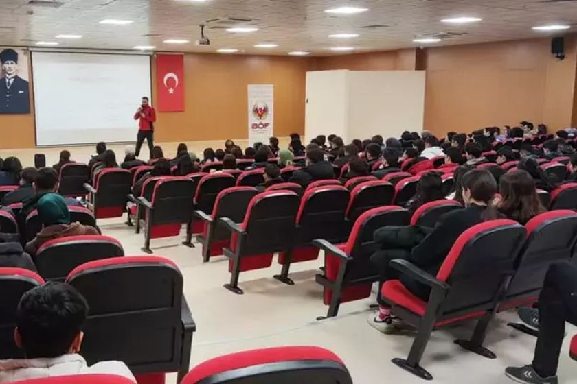 “Gençlik ve Güvenli Gelecek” seminerleri Meclis gündeminde: “Güvenlik propagandası”