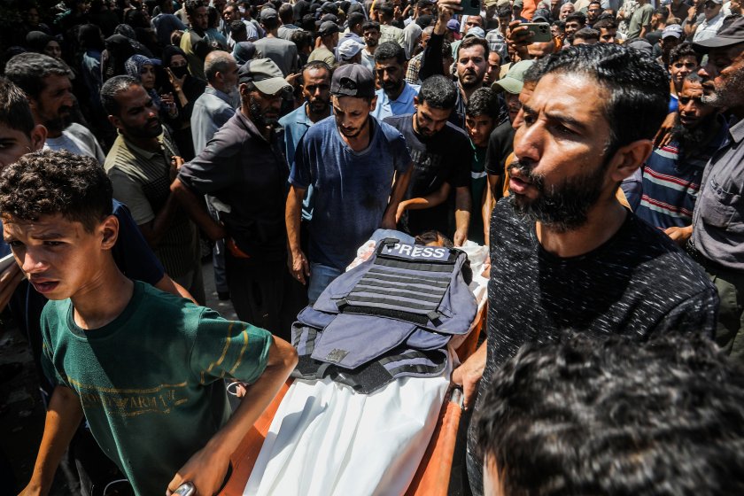 İsrail, Gazze'deki Nasır Hastanesi'ne saldırı düzenledi: 4'ü gazeteci 20 kişi hayatını kaybetti