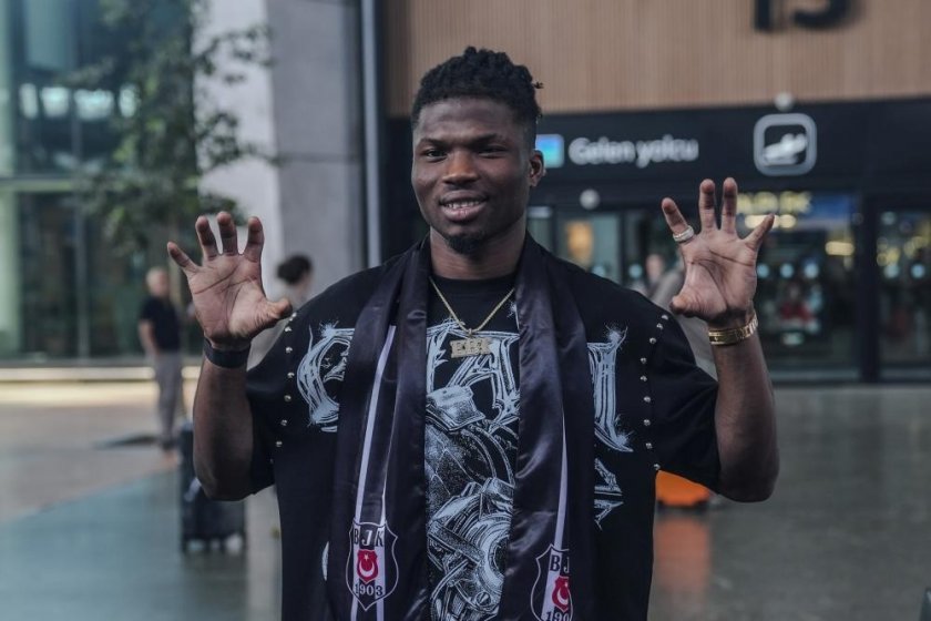 El Bilal Toure, Beşiktaş için İstanbul'a geldi