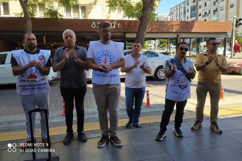Karşıyaka Belediyesi işçileri ve emekçileri mücadelelerine devam ediyor: “Taksit taksit maaş istemiyoruz”