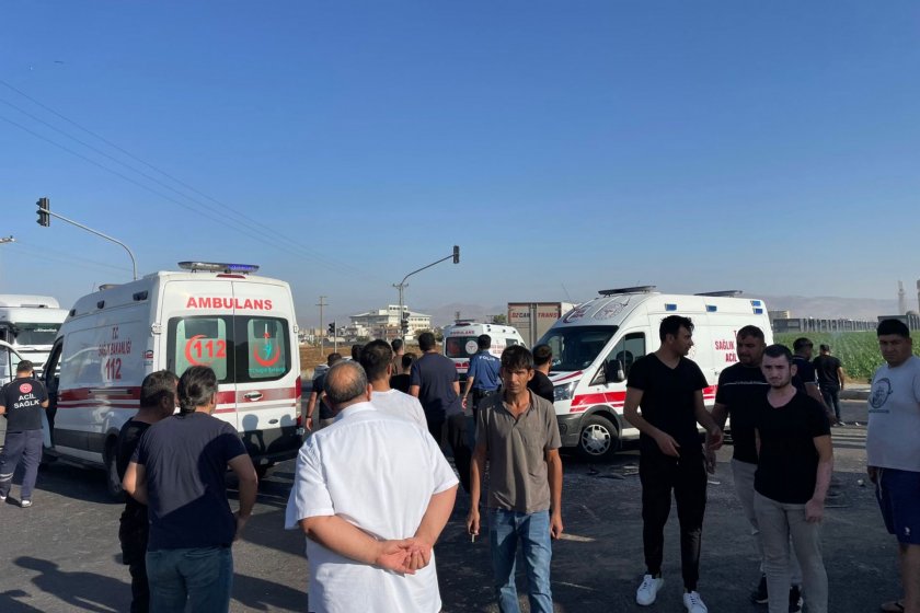 Mardin'de halk otobüsü ile tırın çarpıştığı kazada 1 kişi hayatını kaybetti 9 kişi yaralandı