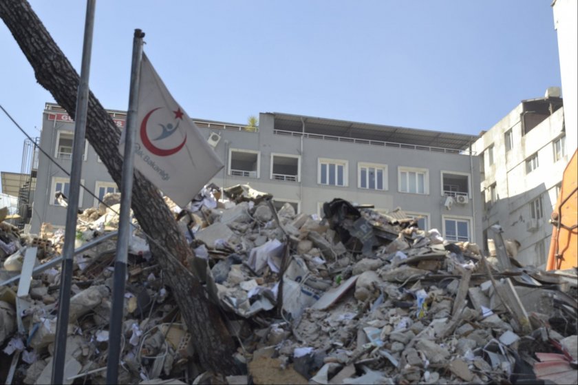 Adana'da Tabip Odası ve İMO uyardı: Apartman altı ASM’ler depremde büyük risk taşıyor