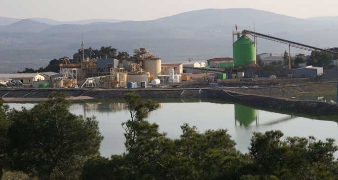 Tonlarca siyanürlü atık dereye mi karıştı?