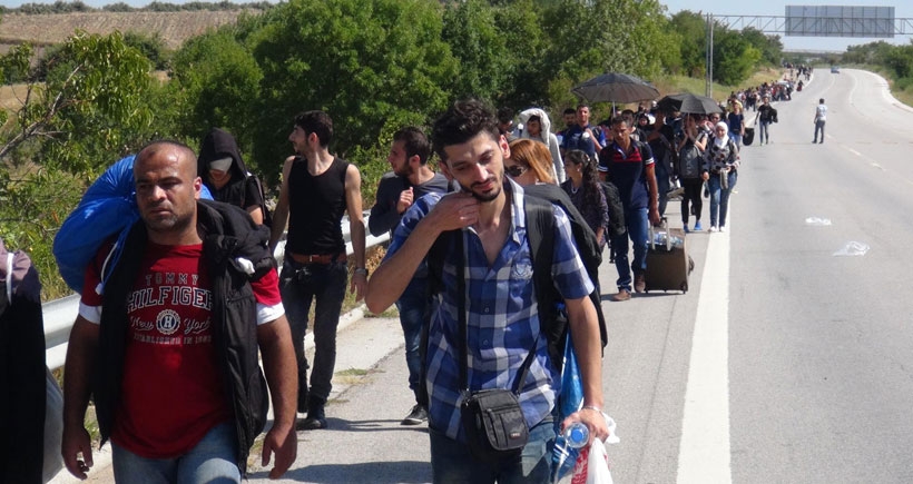 Suriyeli mülteciler Avrupa'ya gitmek için Edirne’ye yürüyüşe geçti