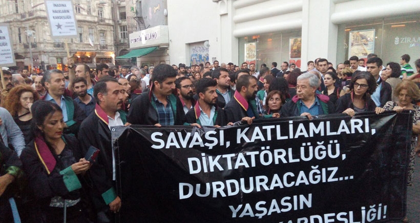 Avukatlar Cizre'de halka yönelik saldırıları protesto etti