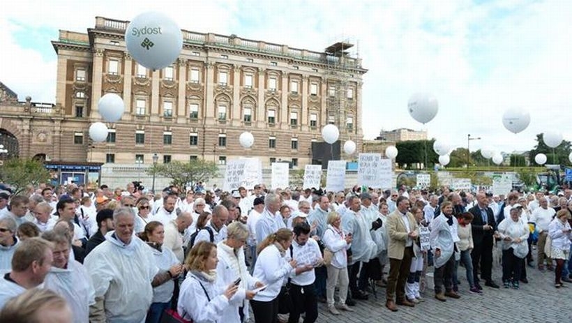 Köylüler, İsveç Parlamentosu önünde gösteri yaptı