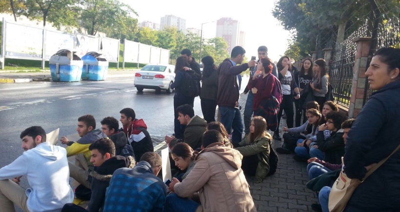 Halkalı Toplu Konut Meslek Lisesi öğrencileri boykot için toplandı