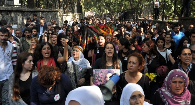 Dicle’nin naaşını  kadınlar omuzladı