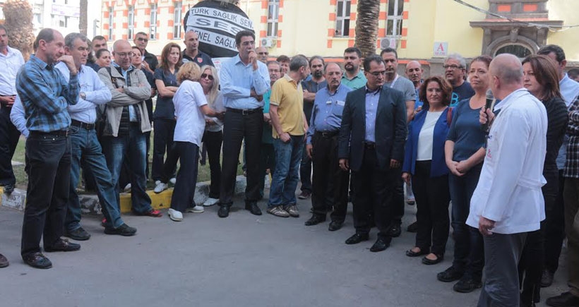 Alsancak Devlet Hastanesi'nde mobbing  protesto edildi