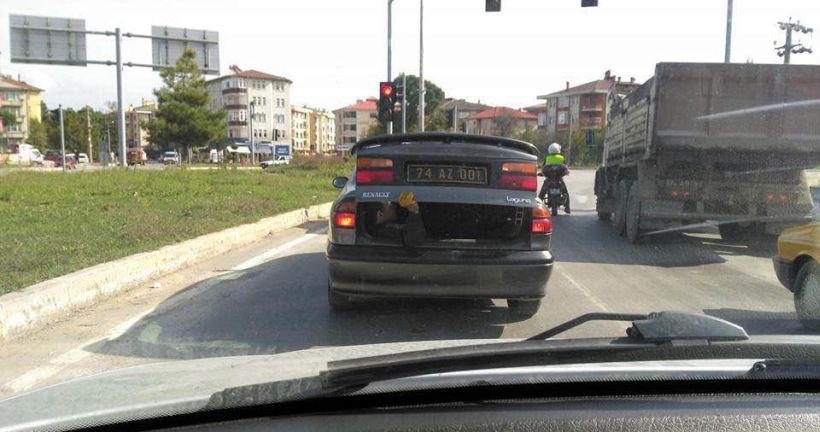 Bu görüntünün faturasını şoföre ve işçiye kestiler