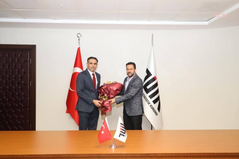 TÜİK'te sandalyesiz devir teslim töreni: Erhan Çetinkaya, görevini Mehmet Arabacı'ya devretti