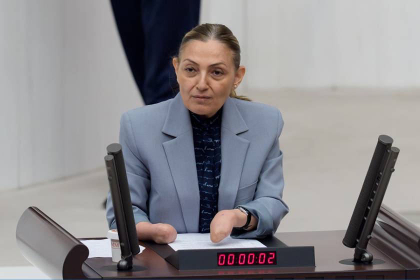 AKP’li vekilden Erdoğan’a “O olmazsa olmaz” övgüsü: CHP’li vekillerden tepki