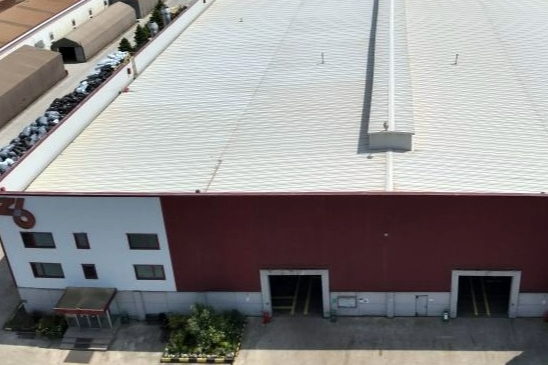 Çelik fabrikasında duvar ile malzemeler arasında sıkışan işçi yaşamını yitirdi
