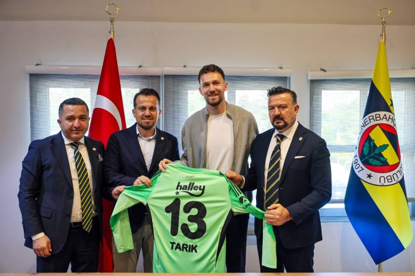 Fenerbahçe, kaleci Tarık Çetin’in sözleşmesini 3 yıl uzattı