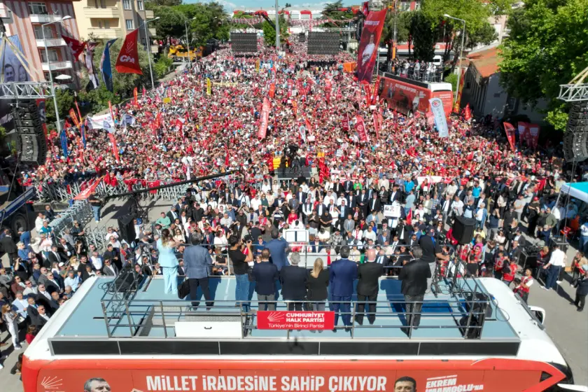 CHP'nin 109'uncu mitingi Balıkesir'de düzenlendi | Özgür Özel: Onlar savcılara güveniyor, biz meydanlara