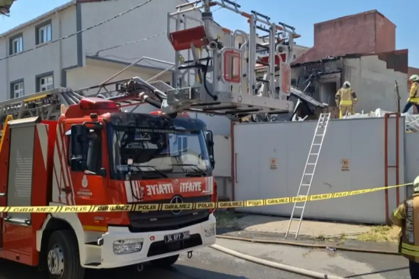 Pendik’te kaynak atölyesinin bulunduğu binada yangın çıktı: 1 kişi dumandan etkilendi