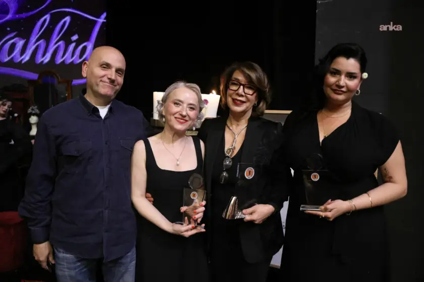 Bedia Muvahhid Ödülü Elif Verit ve Gizem Akkuş'a verildi