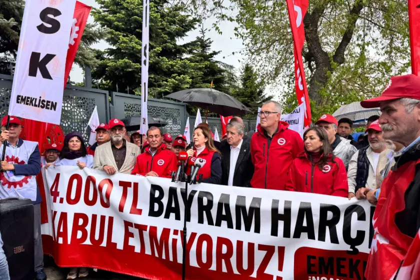 DİSK’ten emekli ikramiyesi tepkisi: “Emekliler harçlık değil, insanca yaşam istiyor”