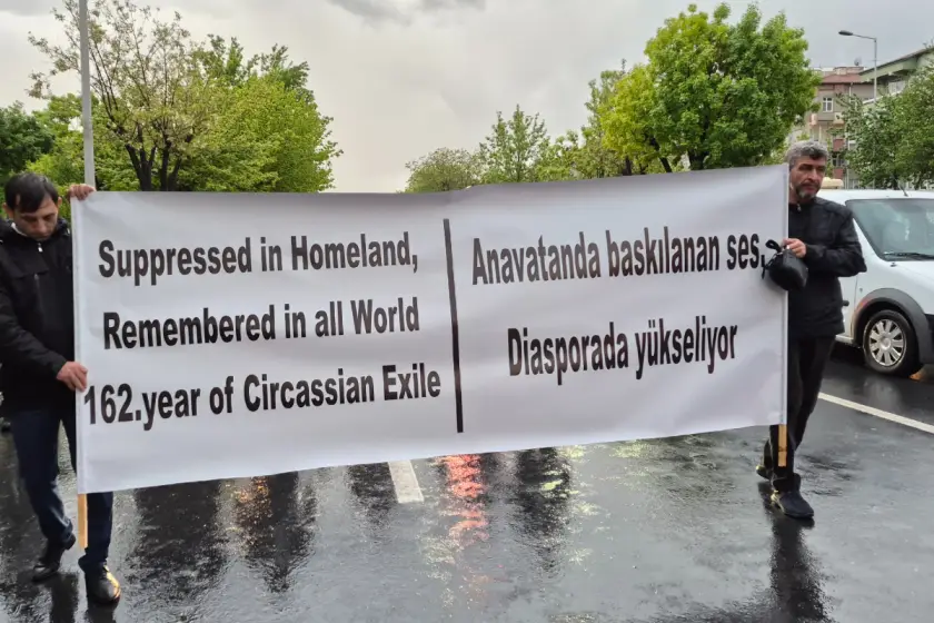 Kayseri’de sağanak yağmura rağmen anma: Çerkesler haklarını istedi