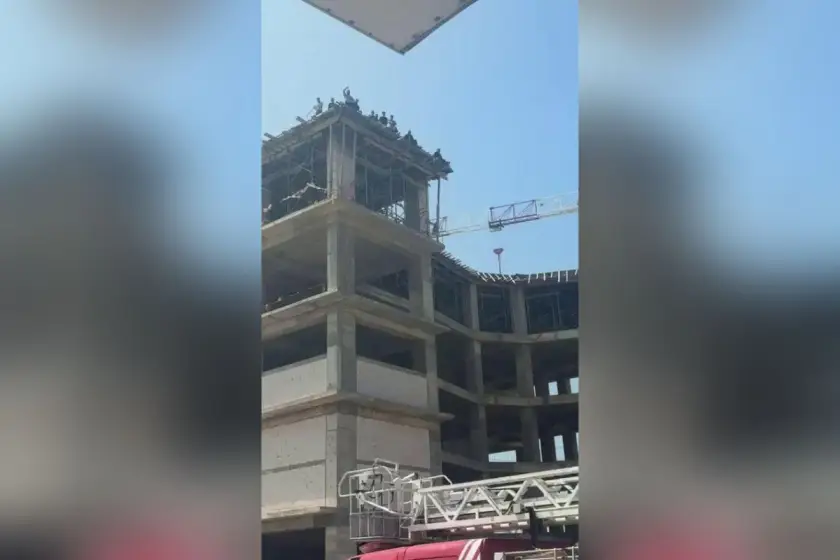 Yalova’da AVM inşaatında işçilerden ücret eylemi